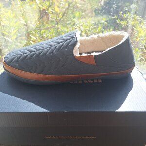 OluKai Hanohano Canvas Slippers